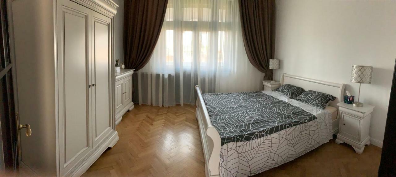 English Apartment Craiova Dış mekan fotoğraf